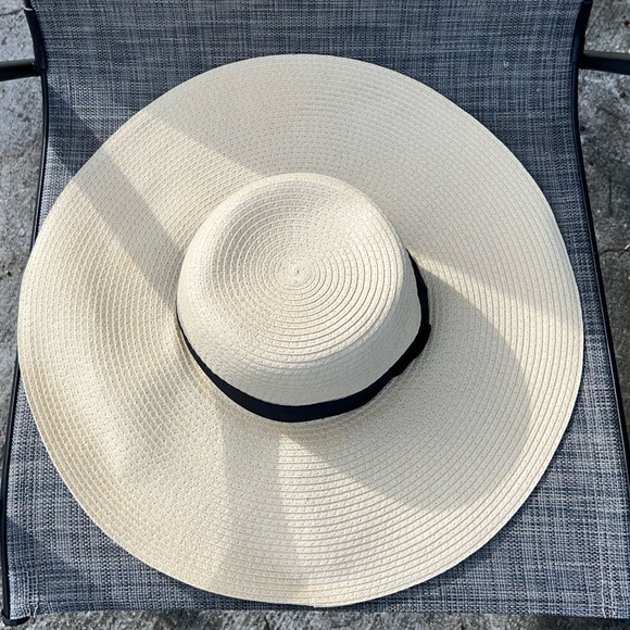 Serra Accessories - Serra floppy hat